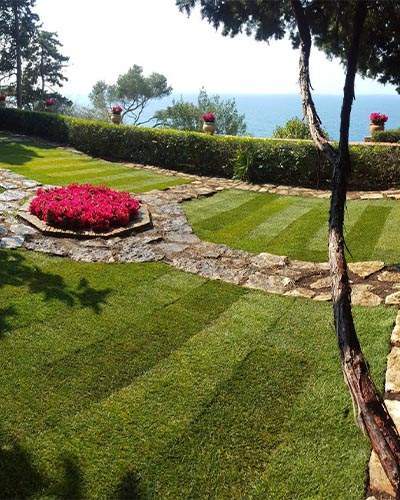 Nous créons et réalisons des jardins répondant à vos besoins.