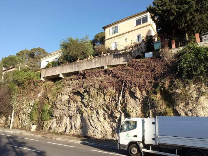 Débroussaillement paroi Nice avec Nacelle