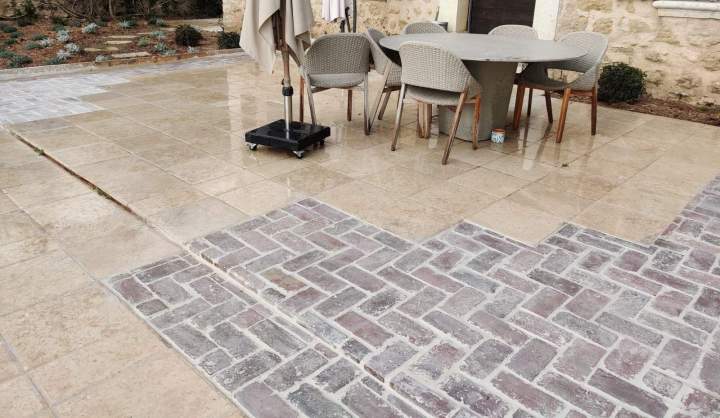 realisation terrasse travertin et briquette 2